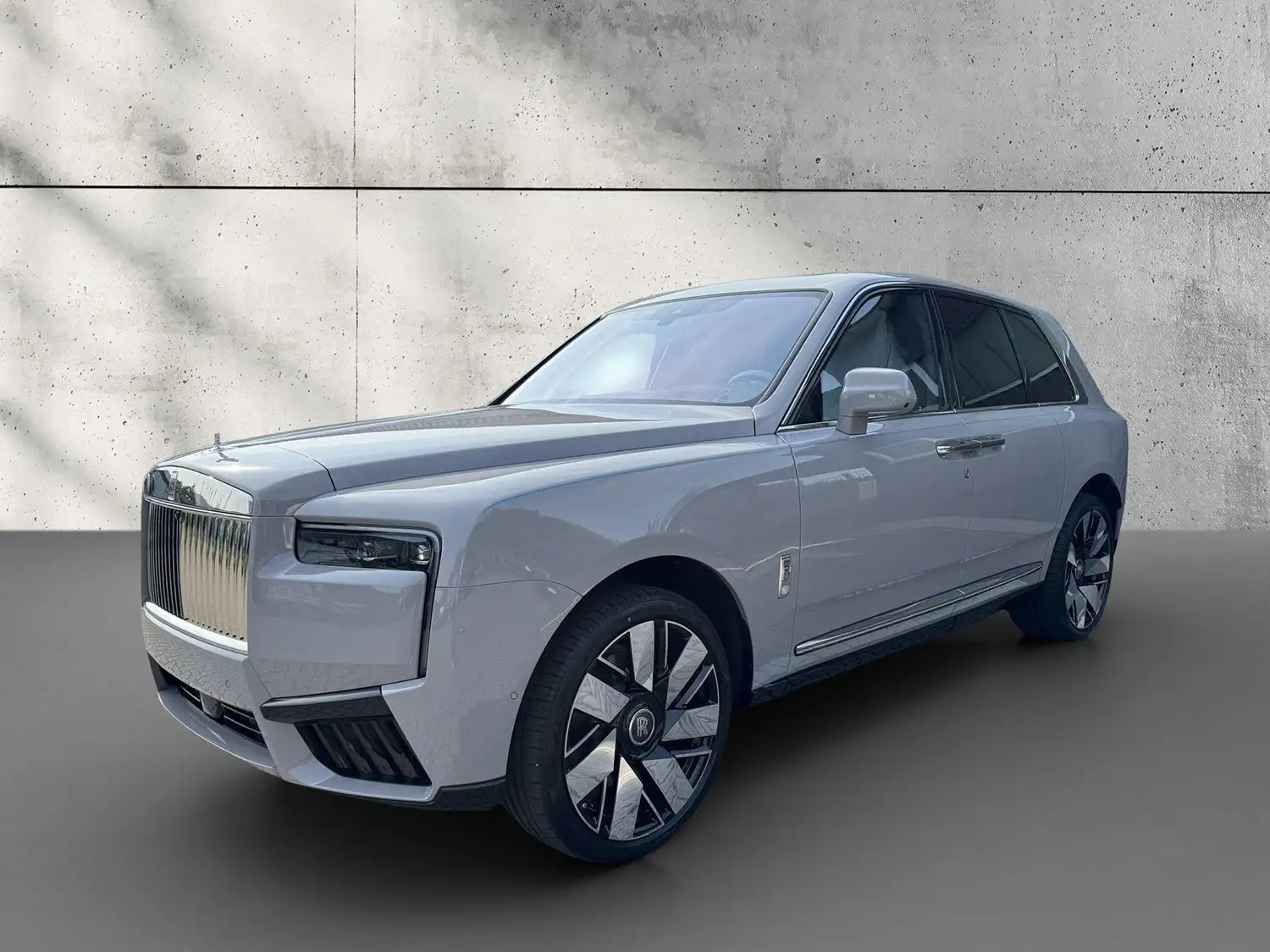 Rolls-Royce-Cullinan-1-2