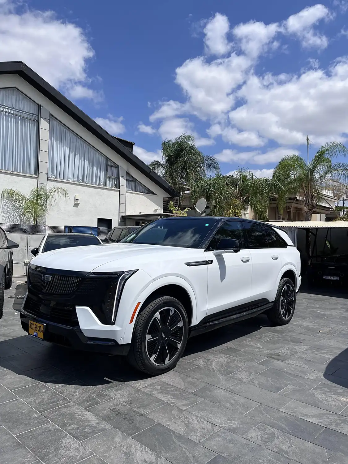 cadillac-escalade-sport-1